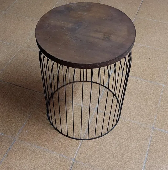 Mesa auxiliar diseño metal y madera