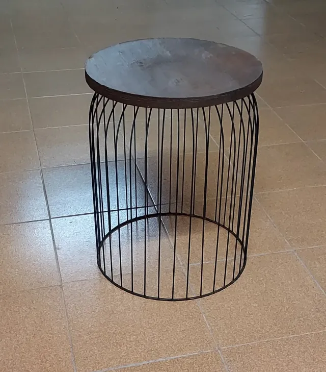 Mesa auxiliar diseño metal y madera