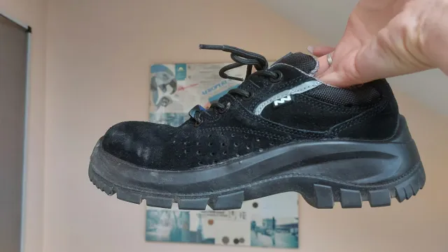 Zapatos de seguridad.