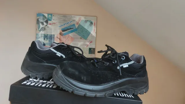 Zapatos de seguridad.