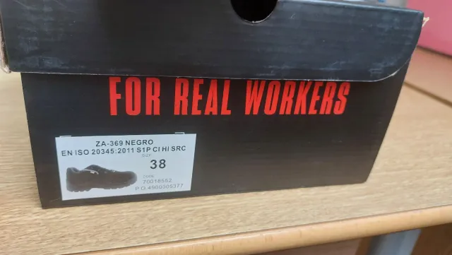 Zapatos de seguridad.