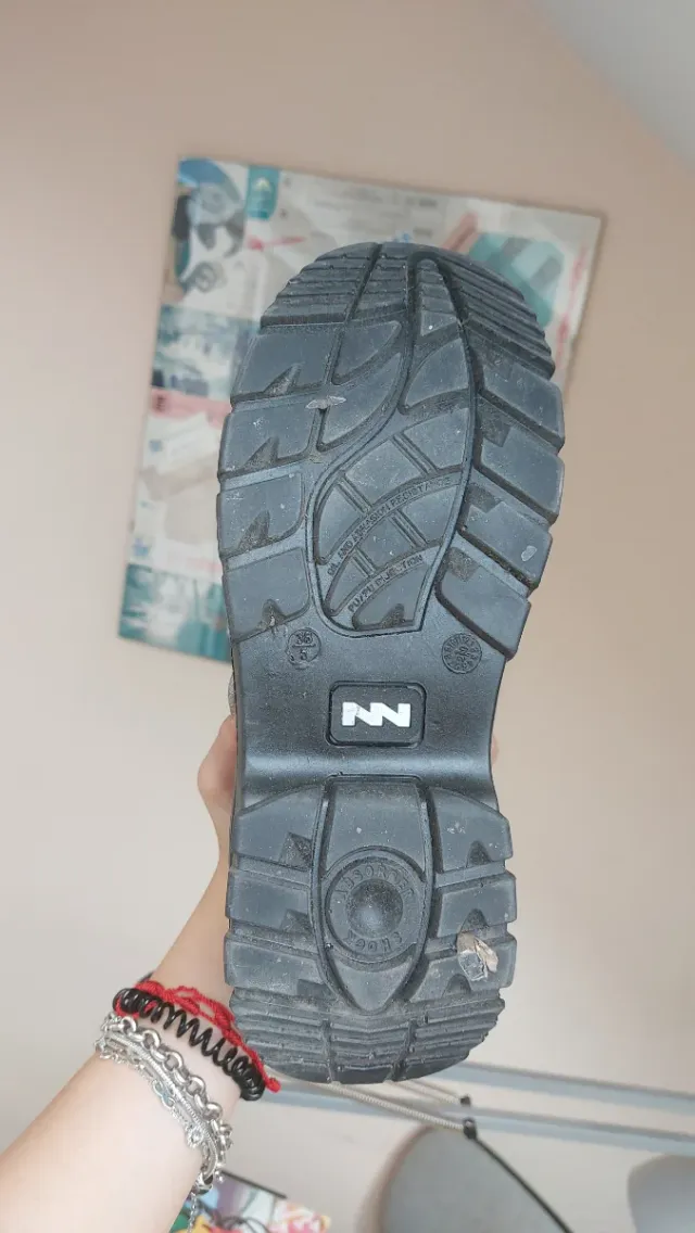 Zapatos de seguridad.