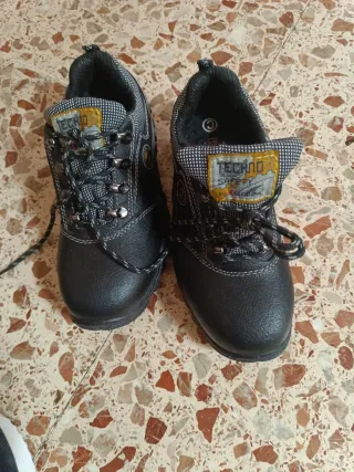 Zapatos de trabajo Cofra Ebro mujer negros