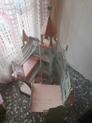 Castello giocattolo rosa e verde Barbie con accessori