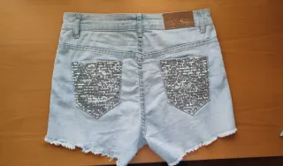Vaqueros cortos con lentejuelas.