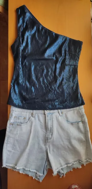 Vaqueros cortos con lentejuelas.