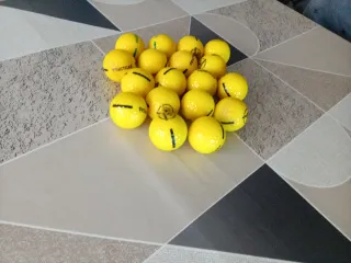 18 Pelotas de Golf Amarillas
