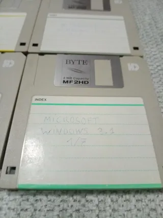 7 diskettes 3,5 BYTE MF2HD
