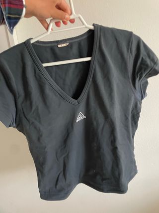 Camiseta Adidas Gris V-Neck Manga Corta