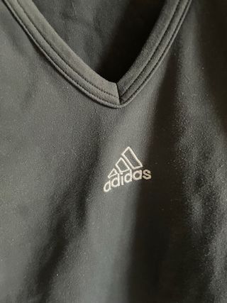 Camiseta Adidas Gris V-Neck Manga Corta