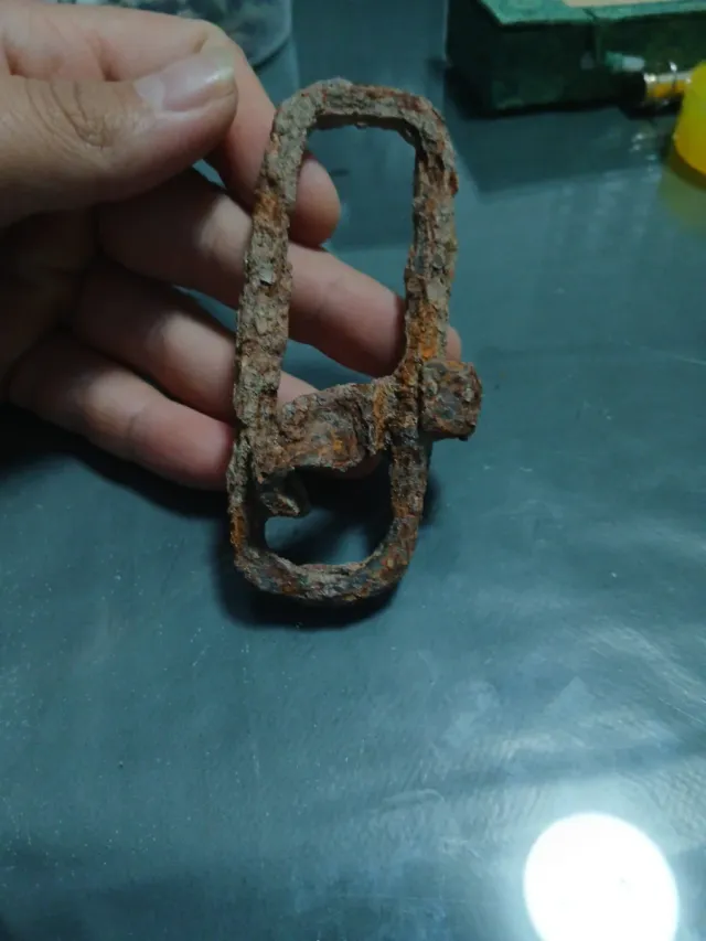 Enganche romano oxidado