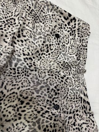 Pantalón estampado animal print gris