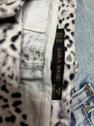 Pantalón estampado animal print gris