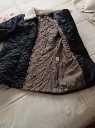 Chamarra acolchada negra mujer