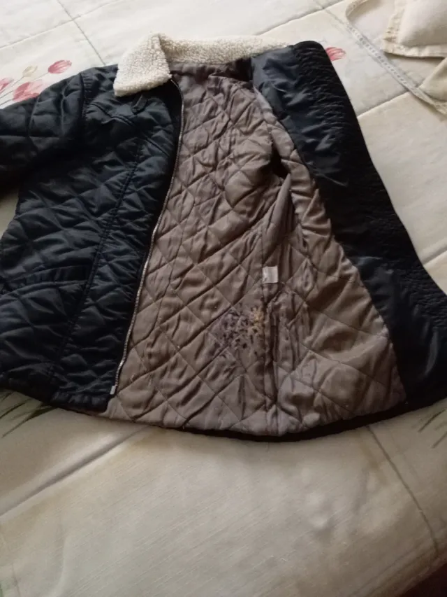 Chamarra acolchada negra mujer