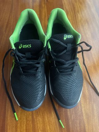 Zapatillas pádel Asics Talla 40 utilizando 2 veces