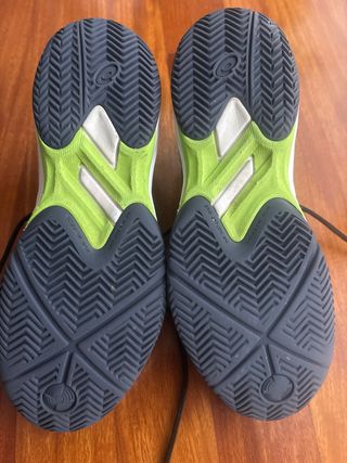 Zapatillas pádel Asics Talla 40 utilizando 2 veces