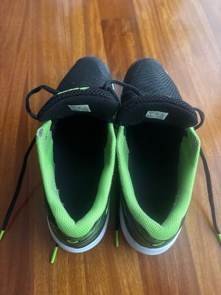 Zapatillas pádel Asics Talla 40 utilizando 2 veces