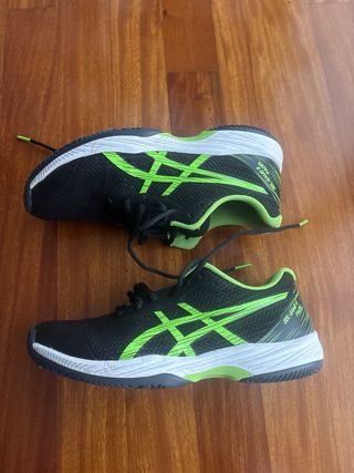 Zapatillas pádel Asics Talla 40 utilizando 2 veces