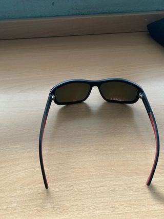 Gafas de sol Venus negras y rojas