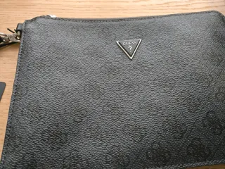 Cartera Clutch GUESS Negra Original