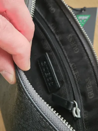 Cartera Clutch GUESS Negra Original