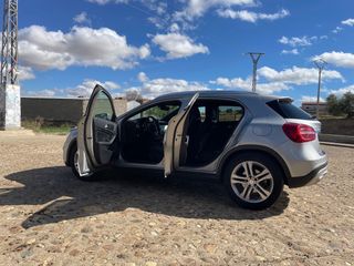 Mercedes GLA 200d (Automatico 7G)
