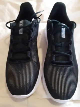 Zapatillas Under Armour originales a estrenar.