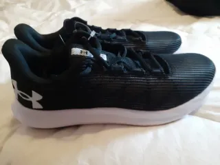Zapatillas Under Armour originales a estrenar.