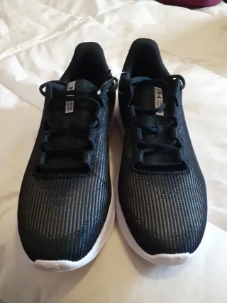 Zapatillas Under Armour originales a estrenar.