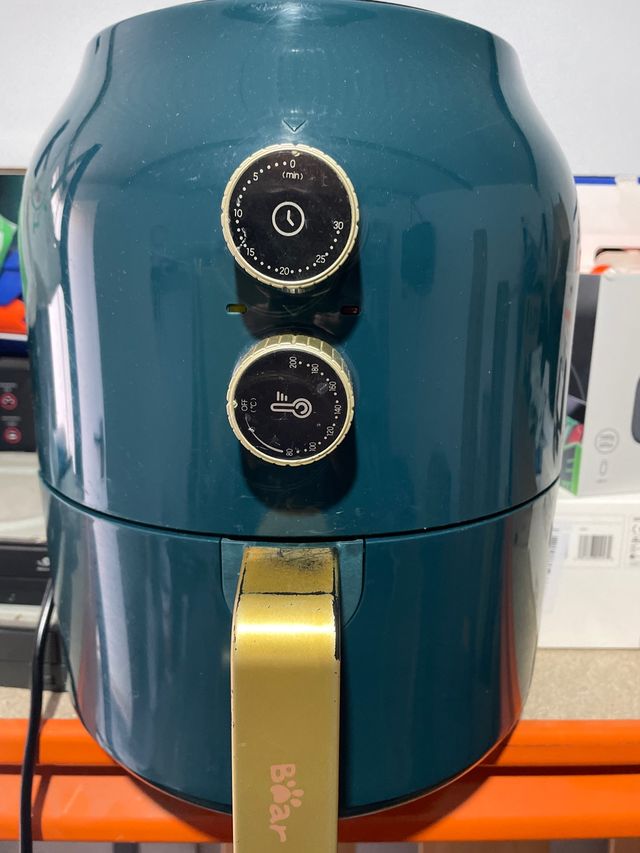 Freidora de aire color verde