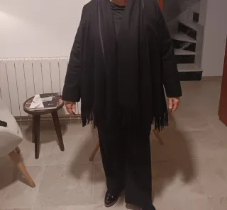 Chaqueta negra con flecos