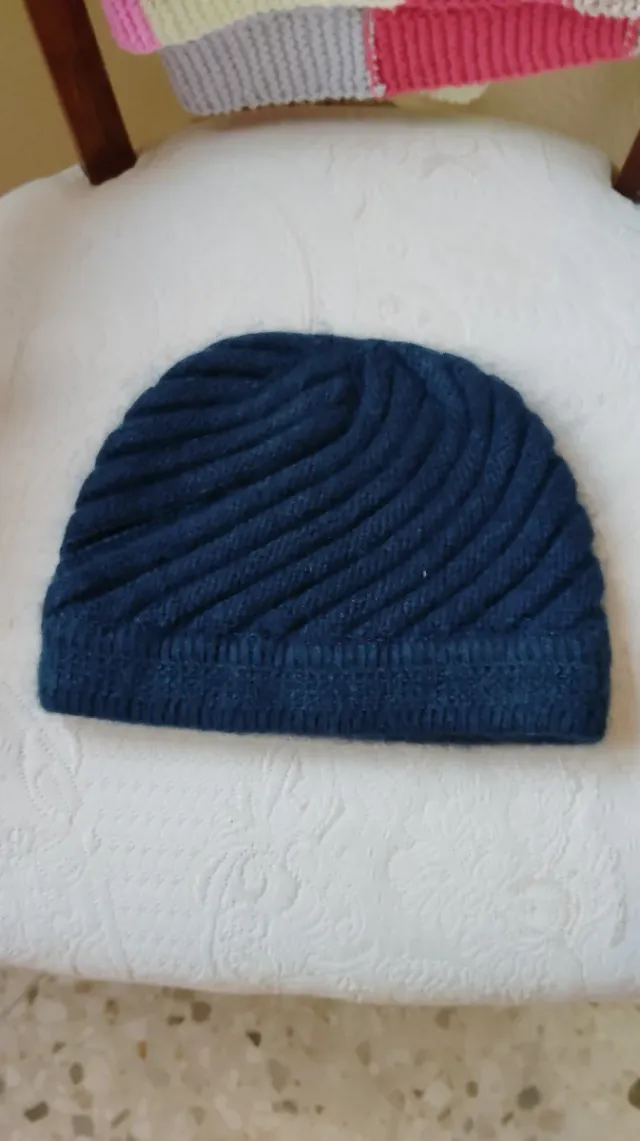 Gorro de lana muy suave azul marino sin estrenar