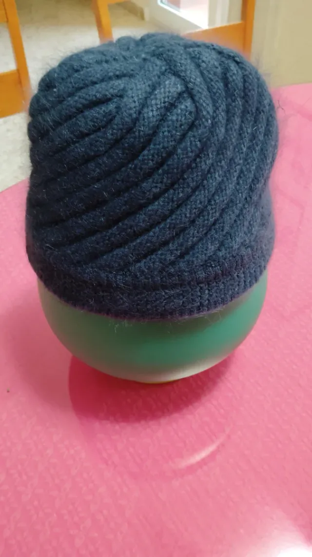 Gorro de lana muy suave azul marino sin estrenar