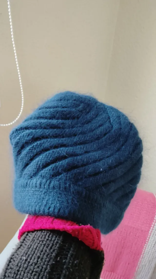 Gorro de lana muy suave azul marino sin estrenar