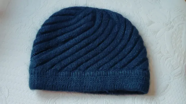 Gorro de lana muy suave azul marino sin estrenar
