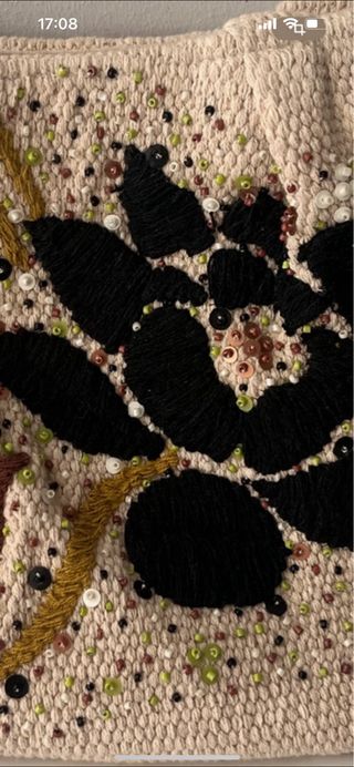 Bolso de mano tejido con flores