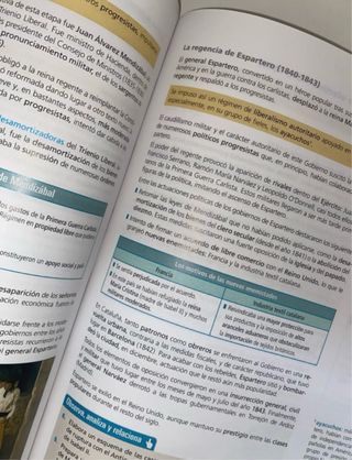 Inicia Historia de España 2.º Bachillerato. Lib...