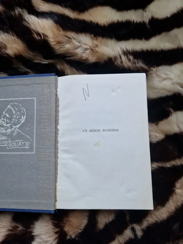 Libro vintage Un héroe moderno