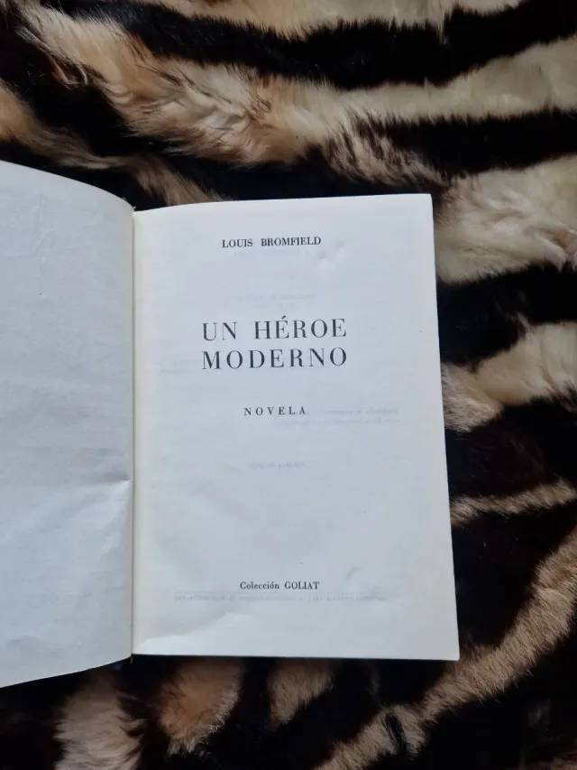 Libro vintage Un héroe moderno
