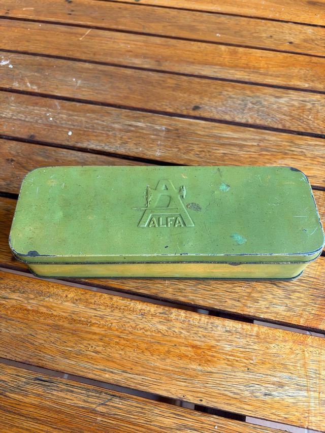Scatola metallica verde Alfa