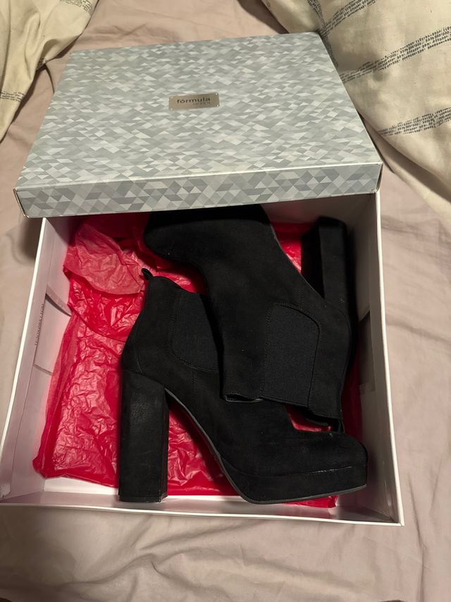 Botines negros Formula joven