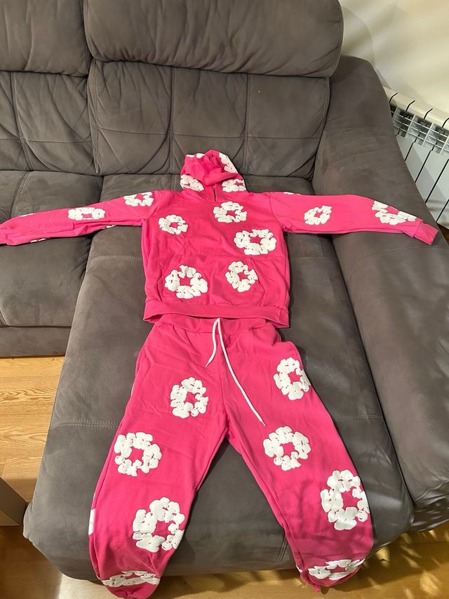 Sudadera Denim Tears rosa con estampado