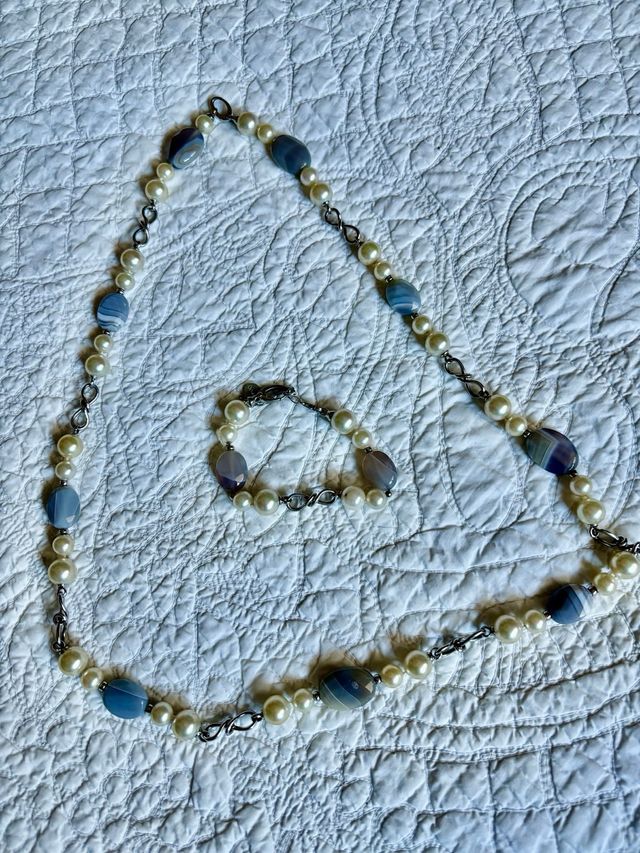 Collar y pulsera Majorica perlas y piedra río