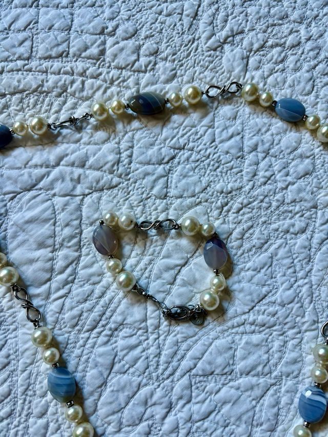 Collar y pulsera Majorica perlas y piedra río