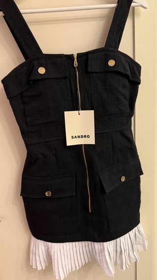 Vestido Sandro Negro con Cremallera y Volantes