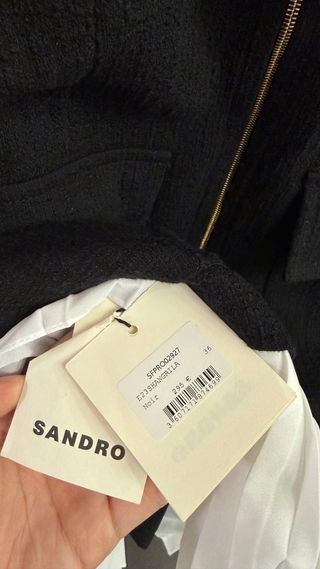 Vestido Sandro Negro con Cremallera y Volantes