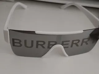 Gafas de sol  plateadas y blancas