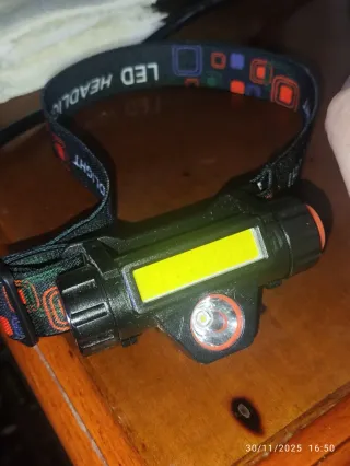 Linterna LED con imán y elástico