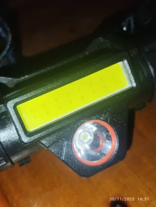 Linterna LED con imán y elástico